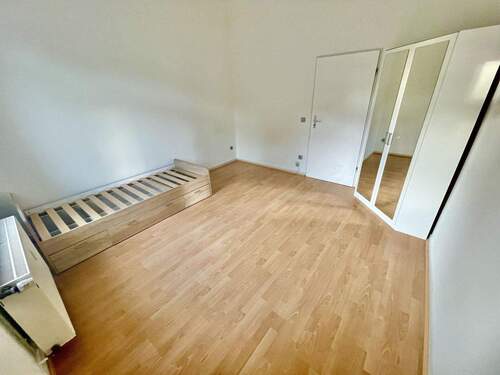 Wohnschlafzimmer - EG Wohnung Uni Duisburg 1,5 km - 69.900,00&nbsp;EUR Kaufpreis, ca.&nbsp; 35,00&nbsp;m&sup2;&nbsp;Wohnfl&auml;che