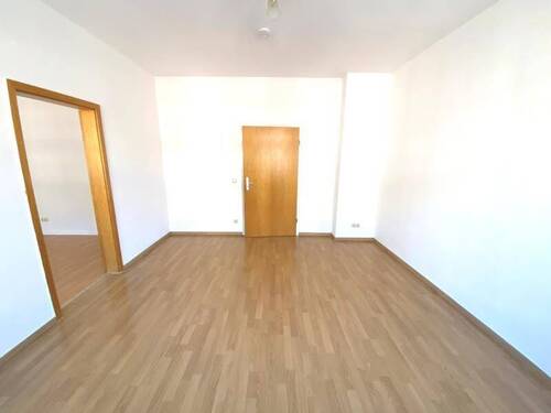 Wohnzimmer - 3 Zimmer Etagenwohnung zur Miete in Plauen