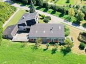 Großes Grundstück in schöner Lage - 9 Zimmer Bauernhaus, Landhaus zum Kaufen in Herrenberg
