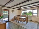 Heller Essbereich mit Zugang zur Terrasse - 
