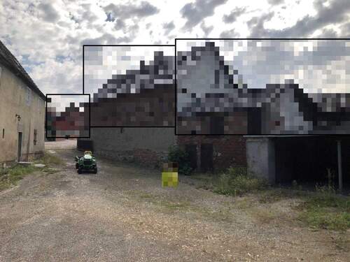 Innenhof mit Blick zur Einfahrt - 