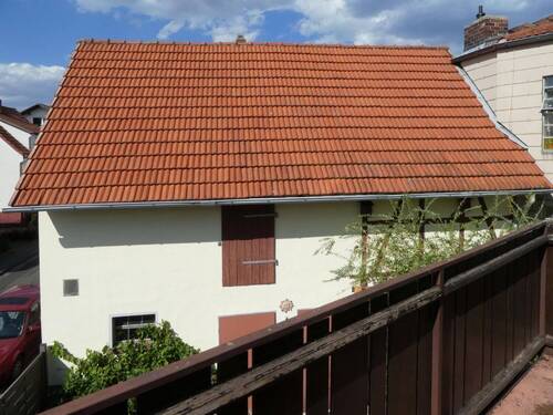 Blick zum Nebengebäude - 