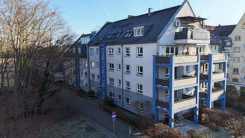 Außenansicht - !!! Attraktive 3-Zimmer-Gartenwohnung mit Einbauküche und Tiefgarage !!!