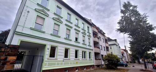 Außenansicht Haus - 5-Raum-Wohnung mit Einbauküche - 1.180,00&nbsp;EUR Kaltmiete, ca.&nbsp; 118,00&nbsp;m&sup2;&nbsp;Wohnfl&auml;che