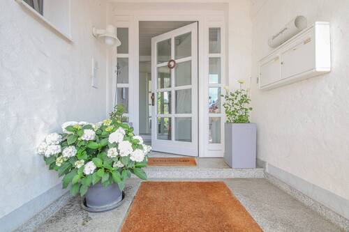 Eingang - 7 Zimmer Einfamilienhaus in Weilheim