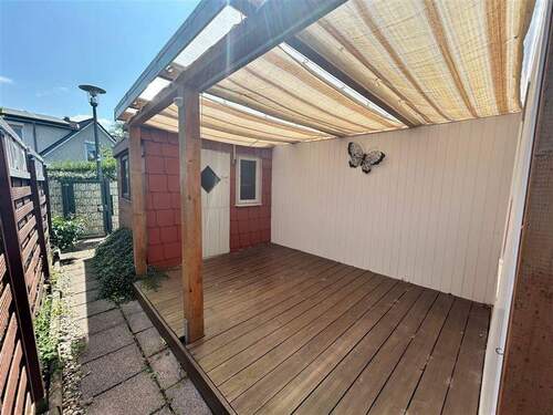 Gartenlaube mit überdachter Terrasse - 