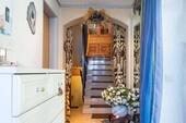 Eingangsbereich mit Blick auf den Treppenaufgang - 4 Zimmer Reihenendhaus in Heiligenhaus
