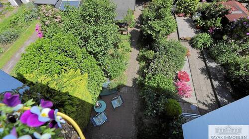Vorgarten - 4 Zimmer Reihenmittelhaus in Düsseldorf Hassels