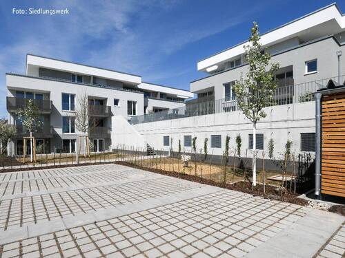 Foto: Blick auf Haus 1 und 2 - Etagenwohnung mit 100,50 m² in Brackenheim zum Kaufen
