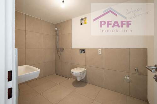 Bad - 1. OG - Mehrfamilienhaus, Wohnhaus mit 176,00 m&sup2; in Gailingen zum Kaufen