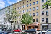 Außenansicht - 5 Zi.-Altbauwohnung in Moabit: 145 m², 1. OG, bezugsfrei, Sanierungspotenzial