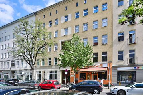 Außenansicht - 5 Zi.-Altbauwohnung in Moabit: 145 m², 1. OG, bezugsfrei, Sanierungspotenzial