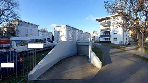 Einfahrt Tiefgarage - 3 Zimmer Terrassenwohnung in Pirna