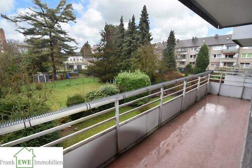Balkon 1, 4-Zimmer-Wohnung mit 2 Balkonen zum Kauf in Düsseldorf Hassels, Frank Ewe Immobilienmakler - 