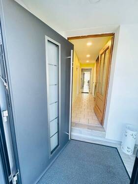 Haupteingang gesamter Blick Fl - 