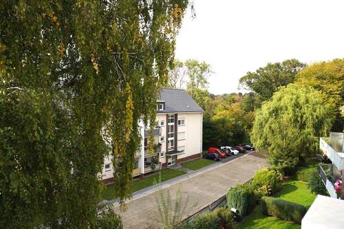 Ausblick vom Südbalkon - Für Einsteiger - Vermietetes Apartment mit Süd-Westbalkon in Opladen!
