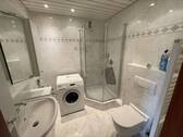Badezimmer mit Dusche - 