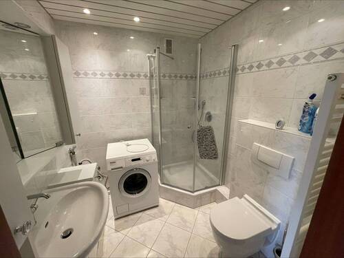 Badezimmer mit Dusche - 