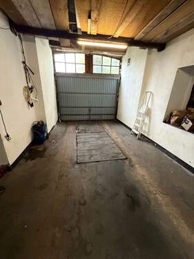 eine von 4 Garagen zum Haus gehörend - 