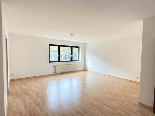 Wohnzimmer - Zweizimmerwohnung mit Balkon und Aufzug