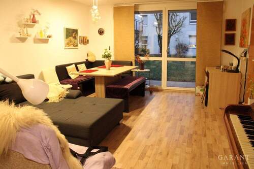 Wohnzimmer - 2 Zimmer Etagenwohnung zum Kaufen in Obereisesheim