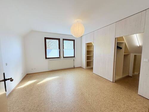 Schlafzimmer mit Ankleide (OG) - 7 Zimmer Einfamilienhaus zum Kaufen in Rauschenberg / Albshausen