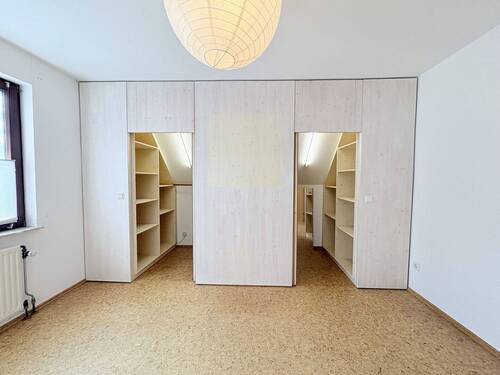 Schlafzimmer mit Ankleide (OG) - 7 Zimmer Einfamilienhaus in Rauschenberg / Albshausen