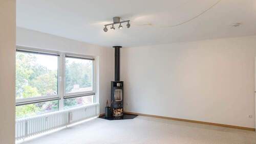 Wohnzimmer (2).jpg - HOMESK - Bezugsfreie 4-Zimmer-Wohnung mit Loggia, Kamin und KFZ-Stellplatz in Lichterfelde