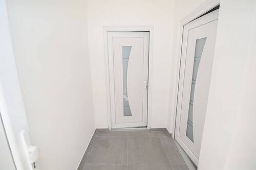 Eingänge Whg1 und Whg2.jpg - 