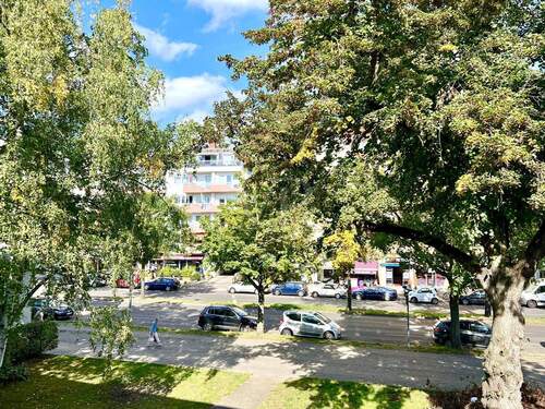 Ausblick zur Straße - 3 Zimmer Etagenwohnung in Berlin / Schmargendorf