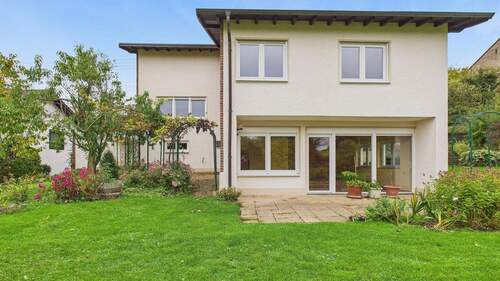 Rückansicht - Einfamilienhaus mit Wohlfühlcharakter und Gartenidylle!