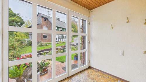 Eingangsbereich - 6 Zimmer Einfamilienhaus zum Kaufen in Königswinter
