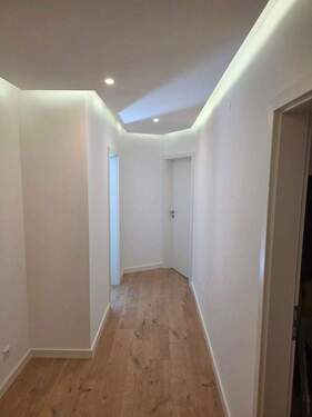 Bild 1 - Hochwertig sanierte 2-Zimmer DG-Wohnung, provisionsfrei in Düsseldorf