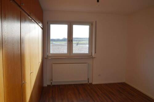 Schlafzimmer mit Einbauschrank - 