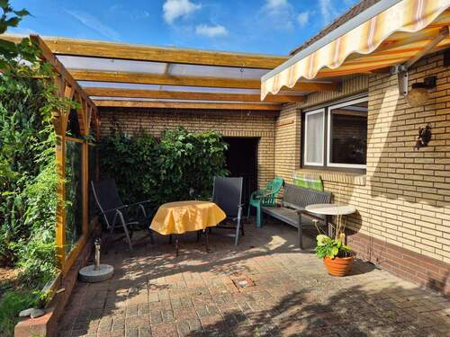 überdachter Terrassenbereich an der Küche - 