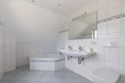 Das Badezimmer en suite - 