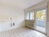 Küche mit Zugang zum Balkon - 