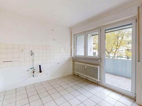 Küche mit Zugang zum Balkon - 