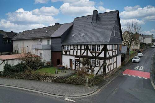 Frontansicht 1 - 4 Zimmer Einfamilienhaus zum Kaufen in Herborn / Merkenbach