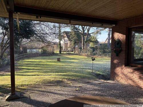 Blick von der Terrasse in den Garten - 3 Zimmer Einfamilienhaus zum Kaufen in Hanstedt