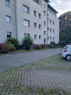 Außenansicht - Perfekt geschnittene 3 Zimmer Wohnung mit sonnigem Balkon