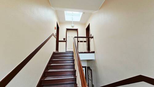 Hauseingangstür - 2 Zimmer Etagenwohnung in Berlin