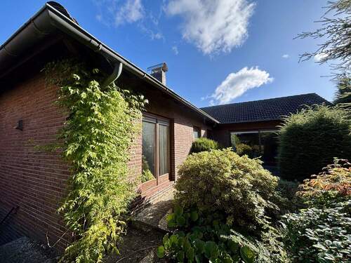 Blick aus dem Garten - 4 Zimmer Einfamilienhaus zum Kaufen in Seevetal