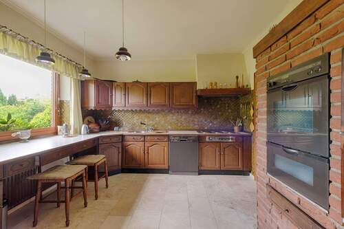 Großzügige Vollholzküche - 