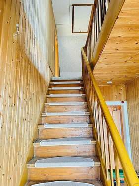 Die Holztreppe zum DG - 
