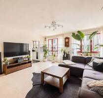 Wohnen am Rhein: 4 Zimmer, Balkon und TG-Stellplatz in Rodenkirchen - Köln