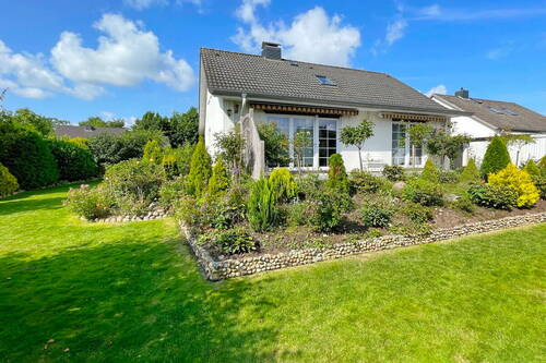 Titel - 4 Zimmer Einfamilienhaus zum Kaufen in Kisdorf