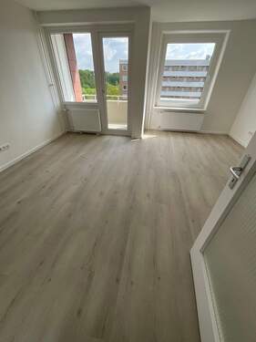 Wohnzimmer - 3 Zimmer Etagenwohnung zur Miete in Hannover