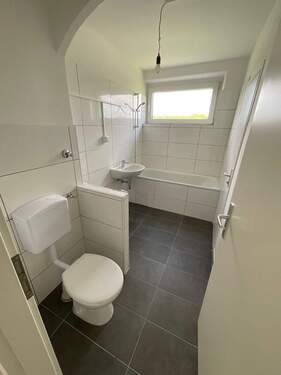 Bad - Etagenwohnung mit 75,50 m&sup2; in Hannover zur Miete