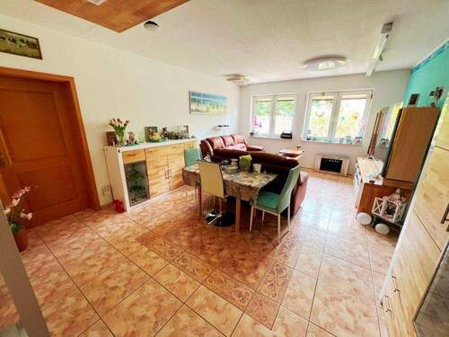 Wohnzimmer - Einfamilienhaus mit 100,00 m&sup2; in Dresden zum Kaufen